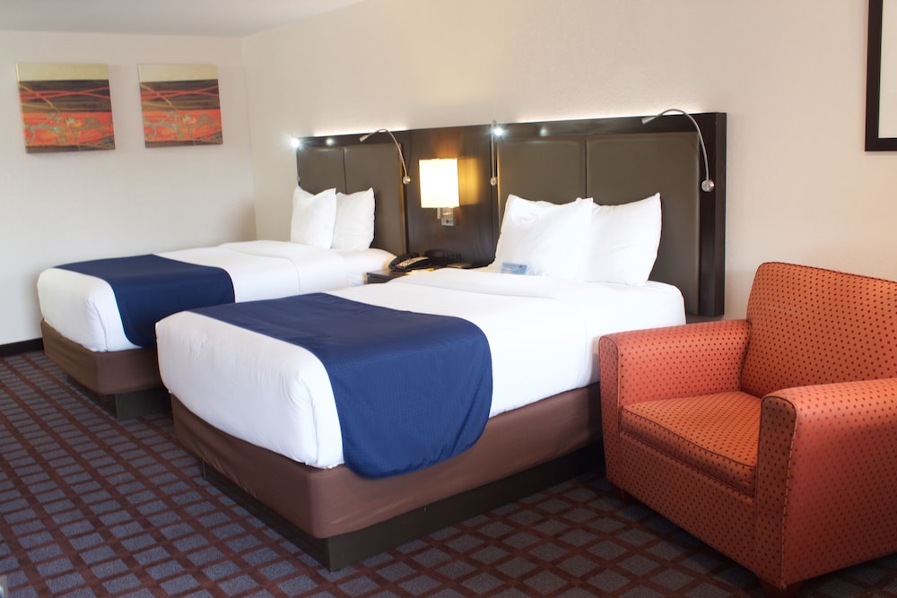 Days Inn by Wyndham Woodbury Long Island