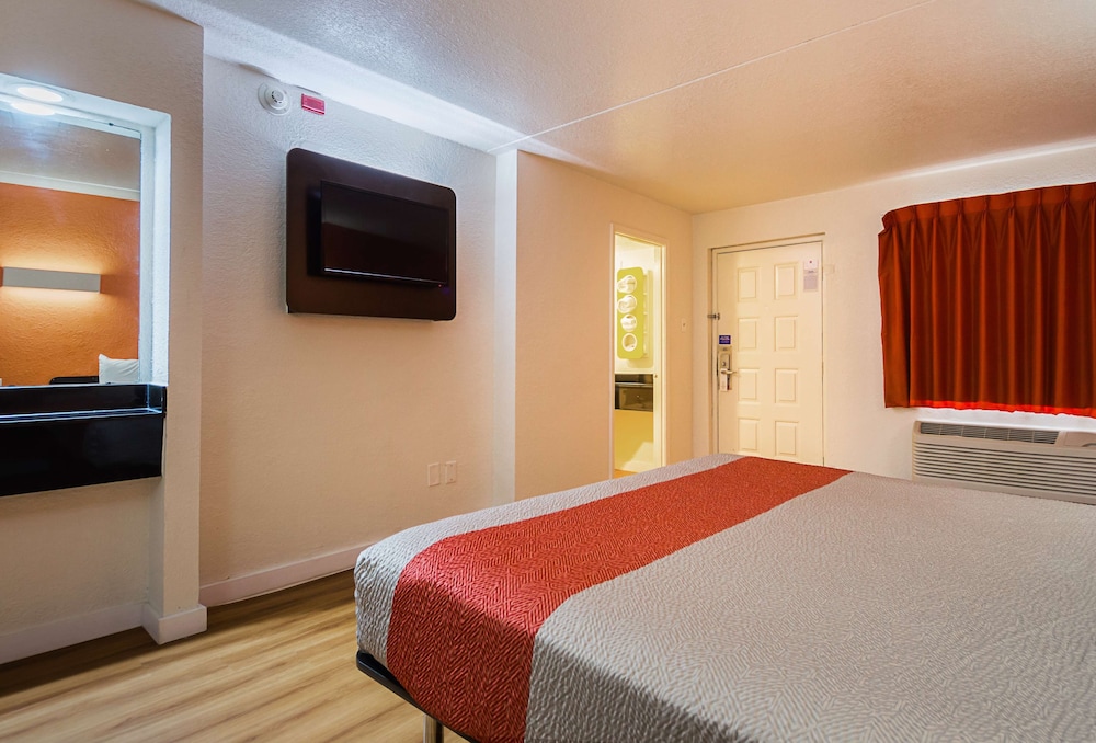 Motel 6 Garland, TX - Northeast Dallas
