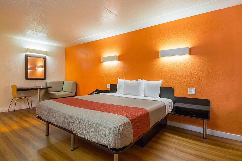 Motel 6 Garland, TX - Northeast Dallas