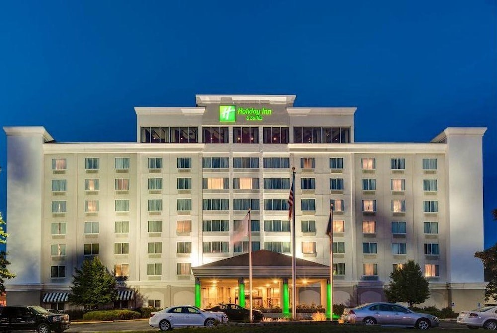 Holiday Inn & Suites Overland Park West by IHG