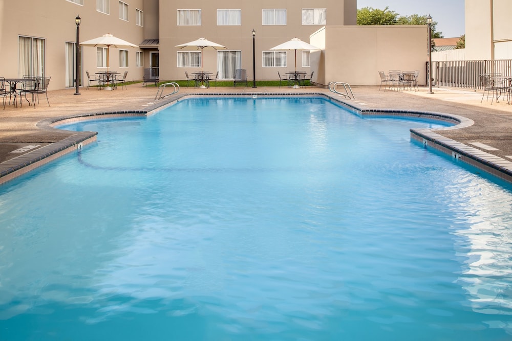 Holiday Inn & Suites Overland Park West by IHG