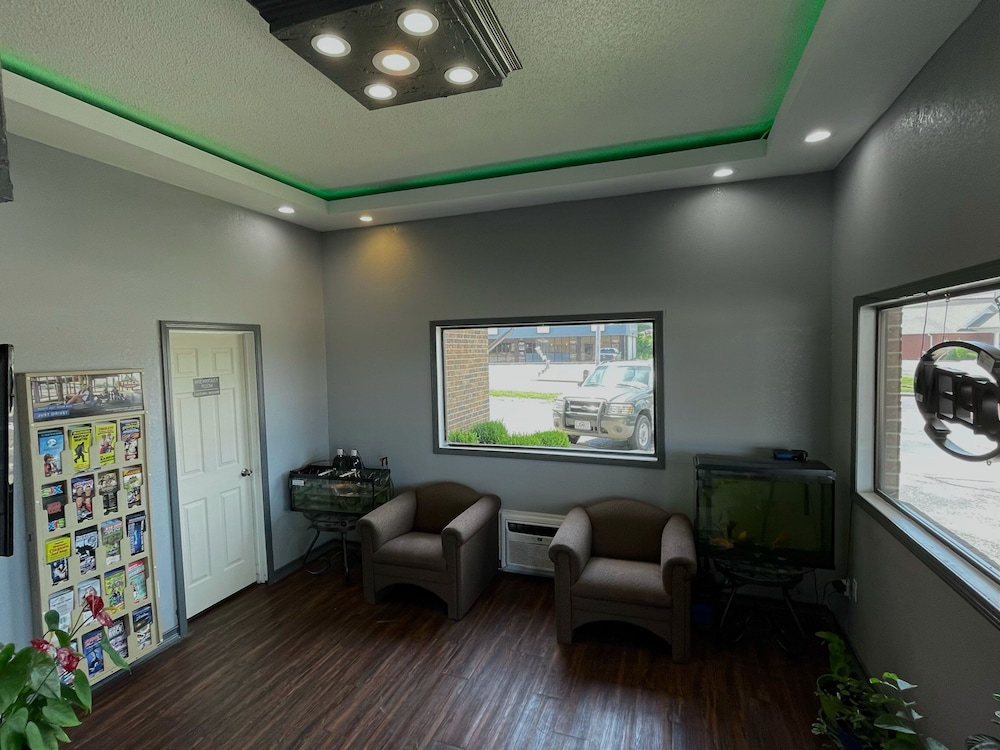 Royal Inn & Suites
