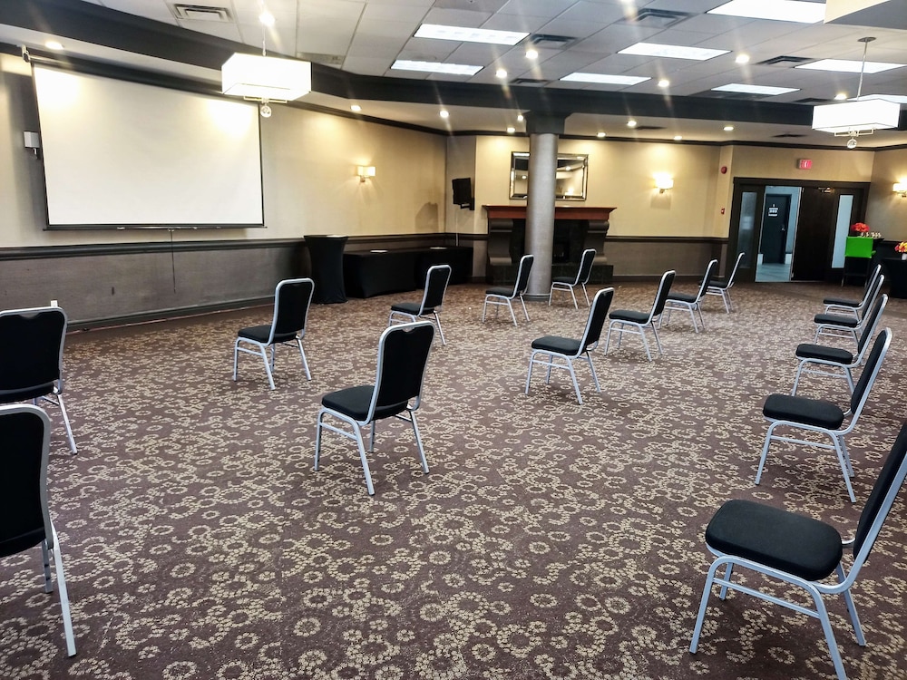 Best Western Plus Village Park Inn