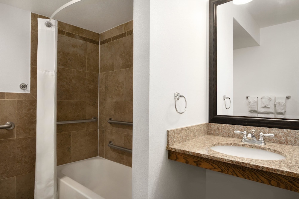 Ramada by Wyndham Spokane Airport