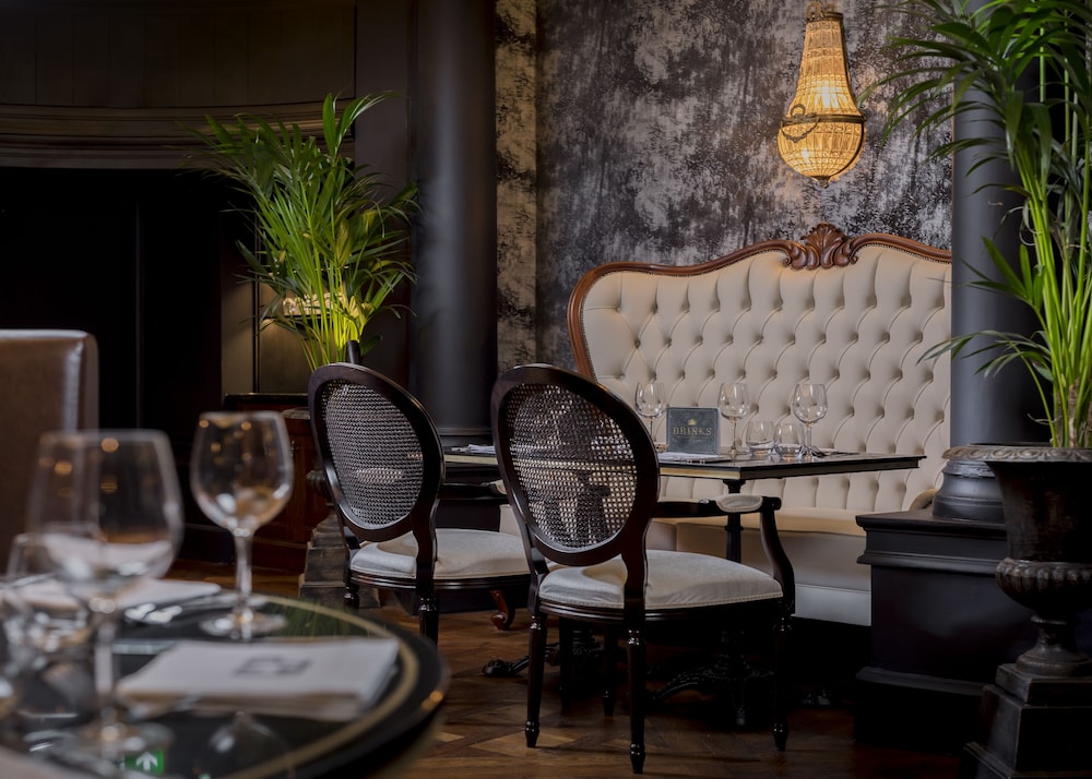 The Queens Hotel