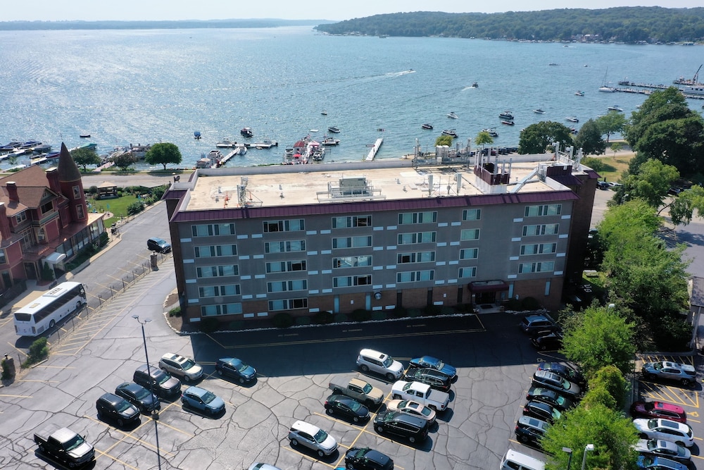 Harbor Shores on Lake Geneva