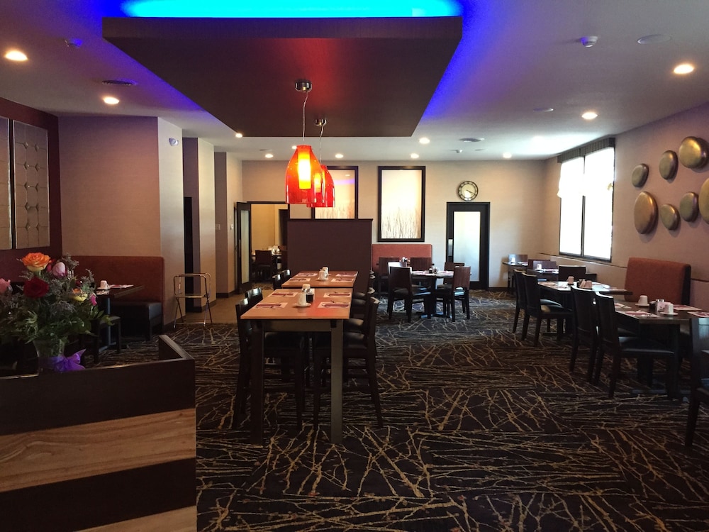 Ramada by Wyndham Grand Forks