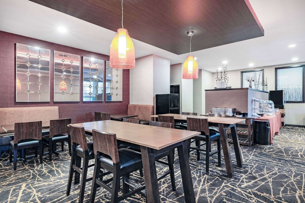Ramada by Wyndham Grand Forks