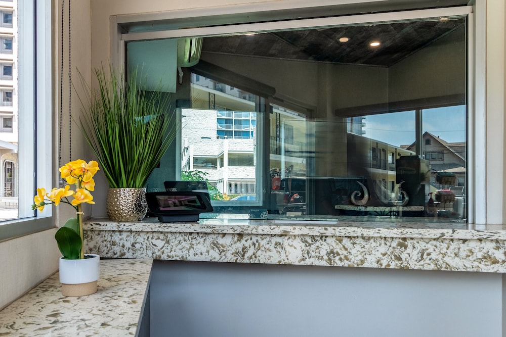 Inn at 50 at Long Beach Convention Center