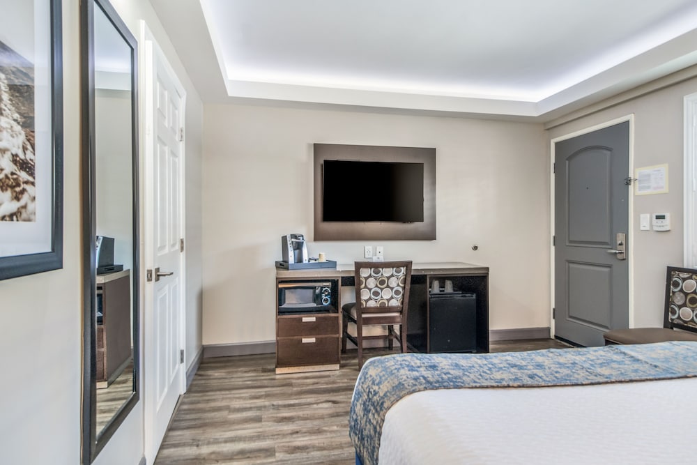 Inn at 50 at Long Beach Convention Center