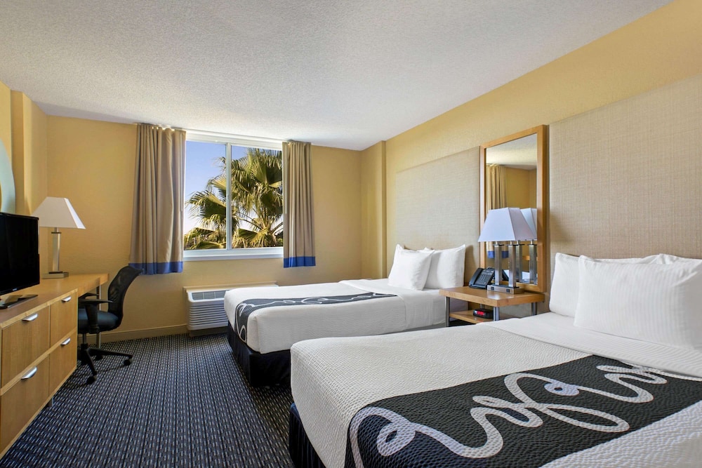 La Quinta Inn & Suites by Wyndham Sunrise