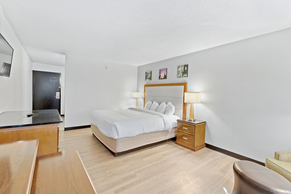 Days Inn by Wyndham Erie