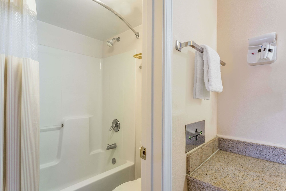 Days Inn by Wyndham Ashland