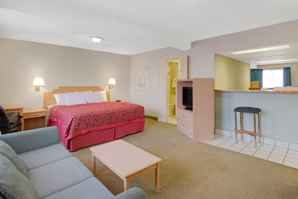 Tree Inn & Suites Albuquerque.