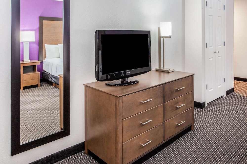 La Quinta Inn & Suites by Wyndham Lubbock West Medical Centr