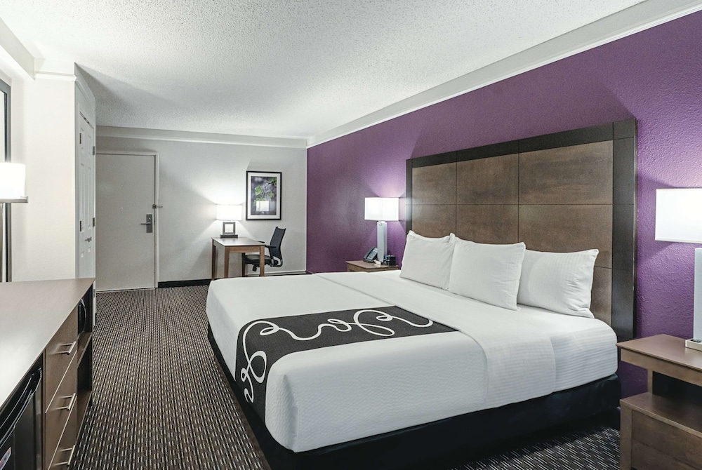 La Quinta Inn & Suites by Wyndham Lubbock West Medical Centr