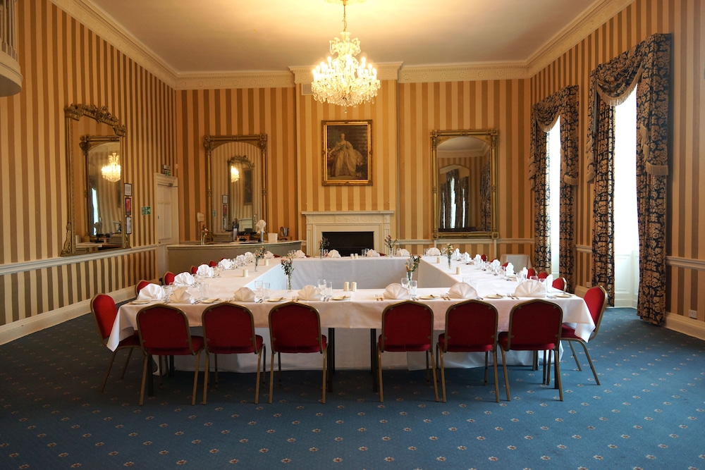 Norfolk Arms Hotel photo 4