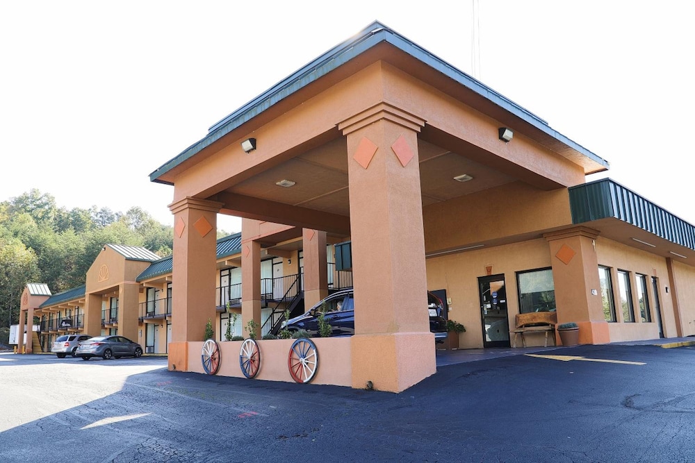 Super 8 by Wyndham Marion NC