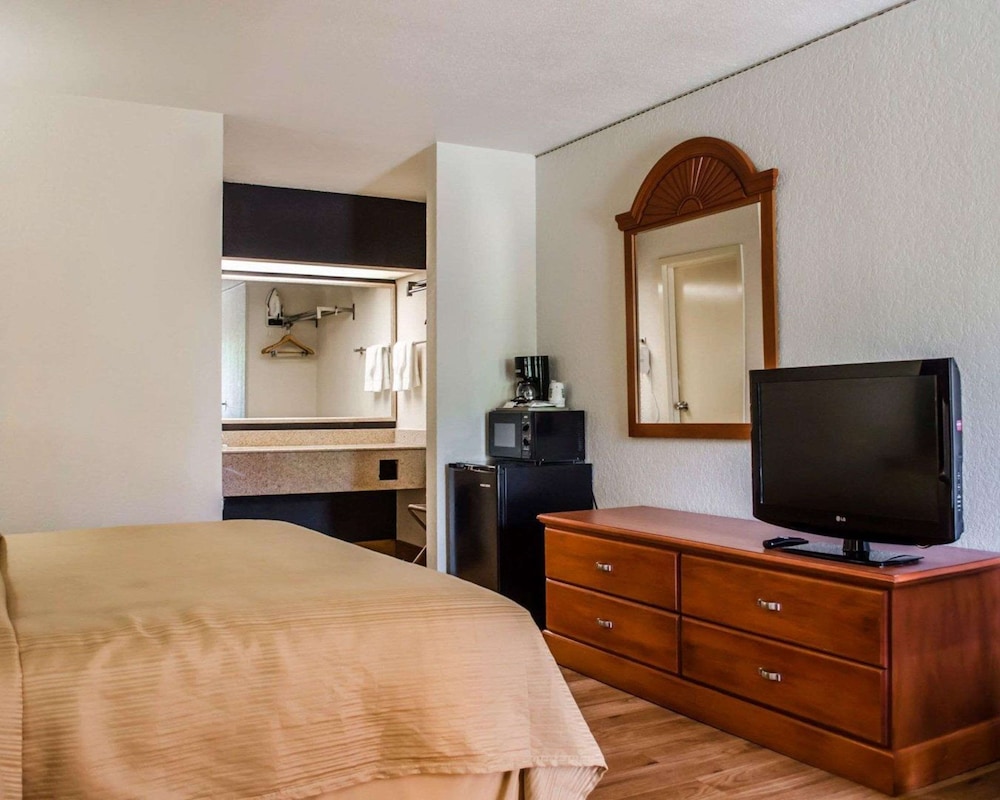Days Inn by Wyndham Eglin AFB