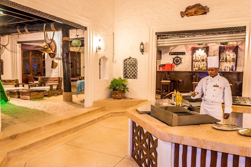 Serena Beach Resort & Spa photo 3