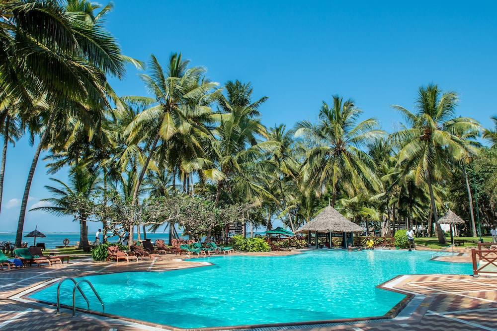 Serena Beach Resort & Spa photo 2
