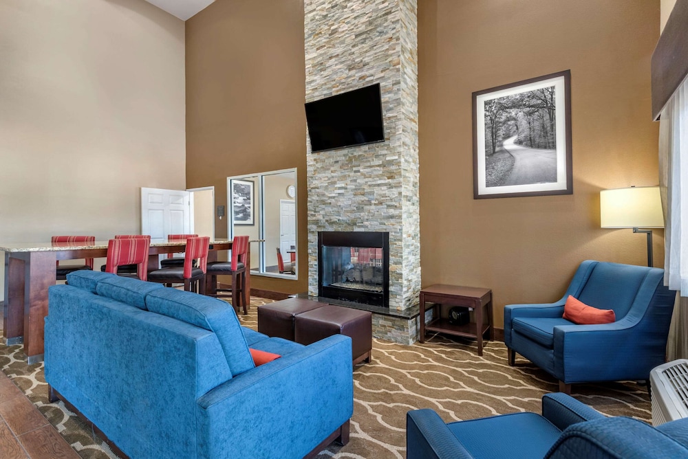 Comfort Suites Terre Haute University Area