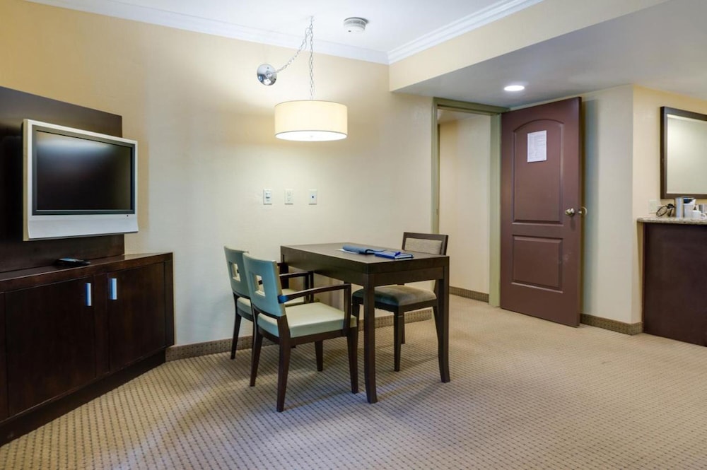 The Buena Park Grand Hotel & Suites photo 4