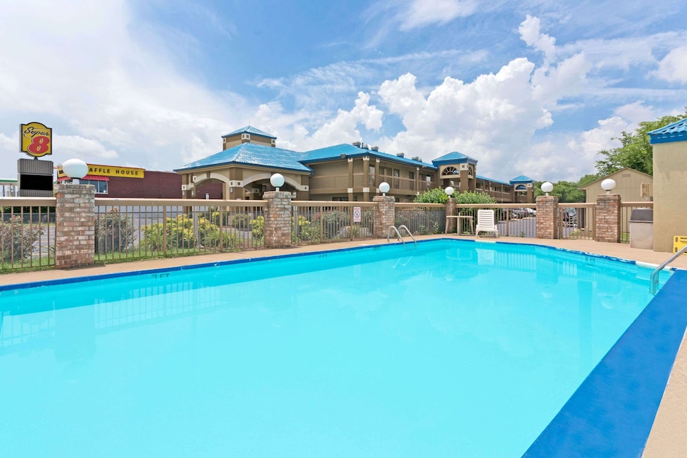 Super 8 by Wyndham Franklin Hwy 31