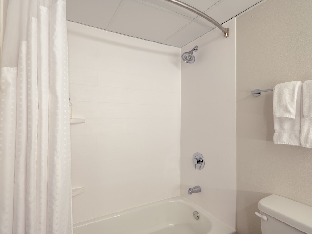 Holiday Inn Express & Suites Greensboro-(I-40 Wendover) by IHG