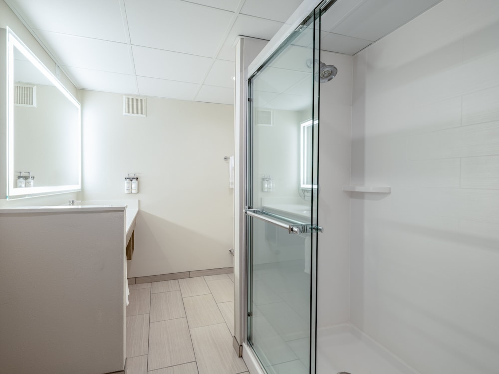 Holiday Inn Express & Suites Greensboro-(I-40 Wendover) by IHG