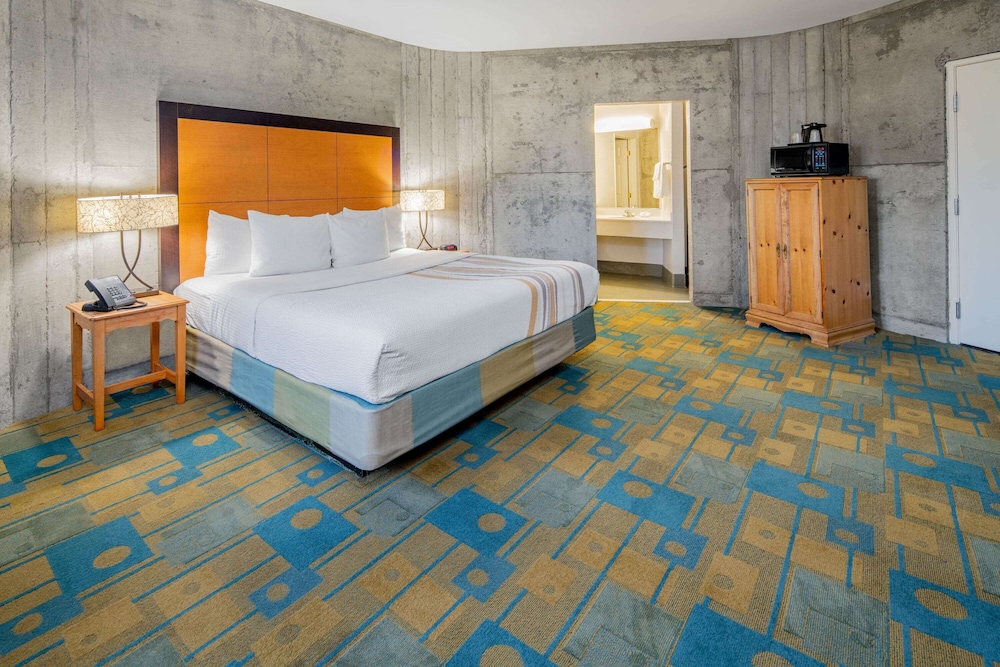 La Quinta Inn & Suites by Wyndham Irvine Spectrum