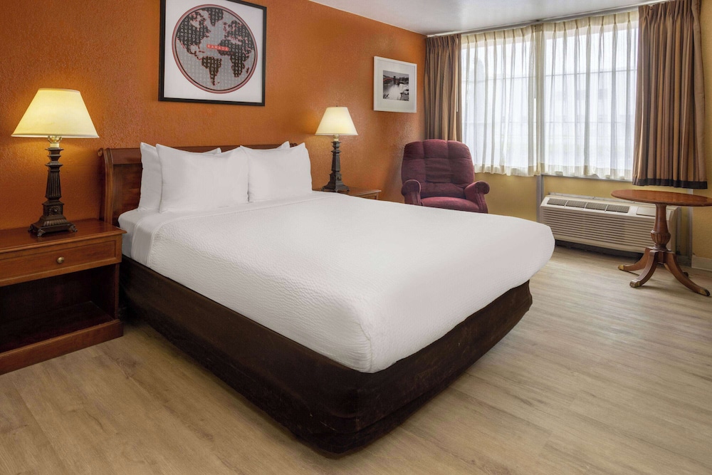 Ramada by Wyndham Rome / Verona