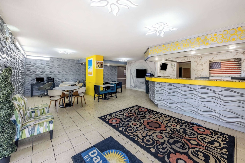 Days Inn & Suites by Wyndham Fort Bragg/Cross Creek Mall
