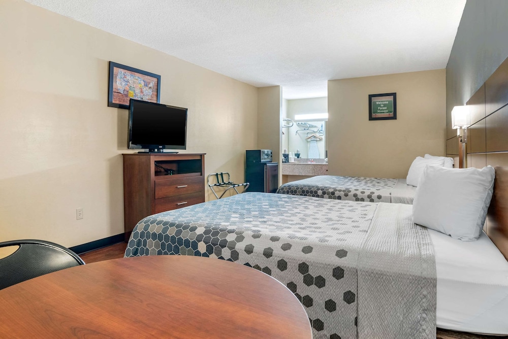 Econo Lodge Inn And Suites