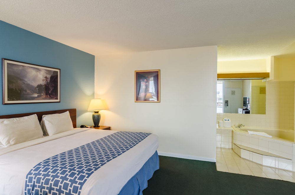 Alamo Inn & Suites