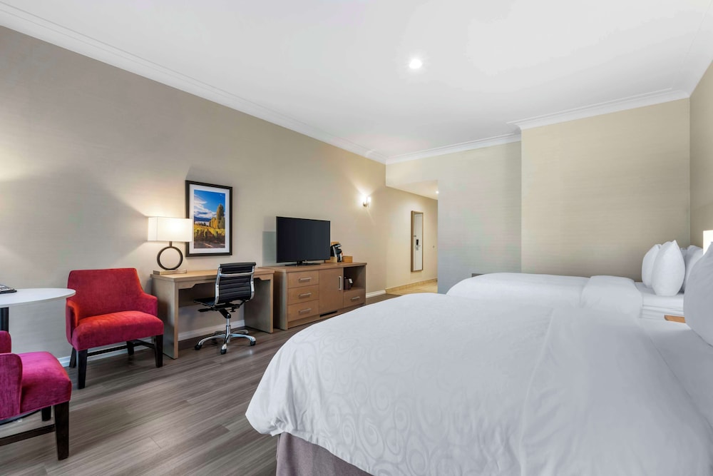 Best Western Plus Kelowna Hotel & Suites