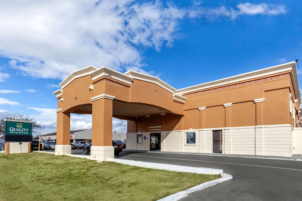 Quality Inn & Suites near Downtown Mesa