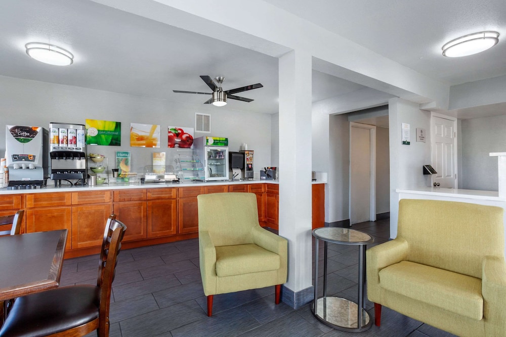 Quality Inn & Suites near Downtown Mesa