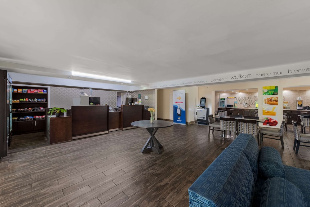 Quality Inn & Suites Airport