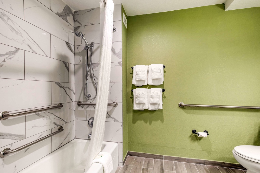 Quality Inn & Suites Plano East - Richardson