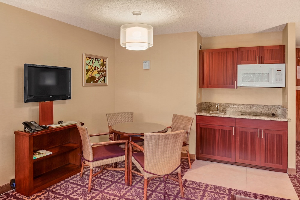 Hilo Hawaiian Hotel, Trademark Collection by Wyndham