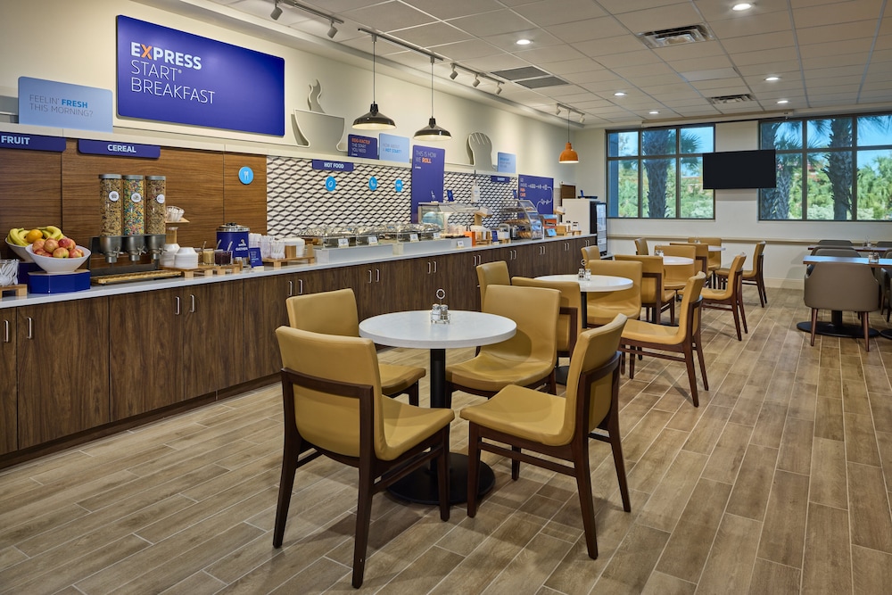 Holiday Inn Express & Suites Charleston Dwtn - Westedge by IHG