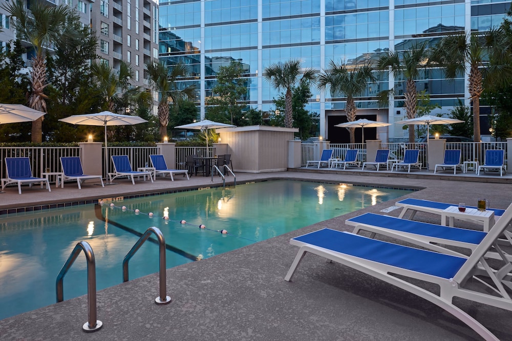 Holiday Inn Express & Suites Charleston Dwtn - Westedge by IHG