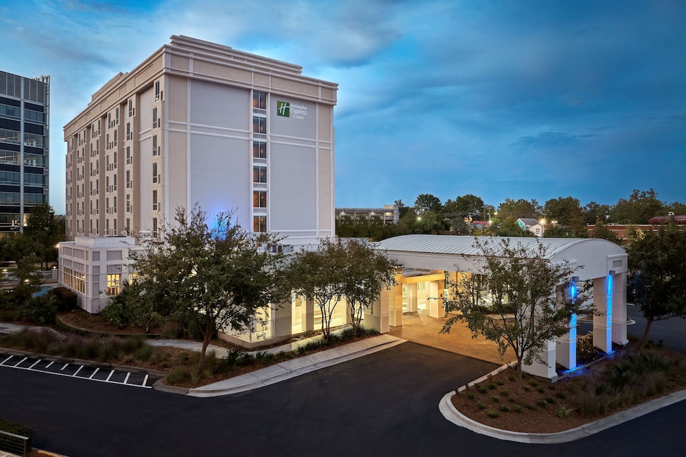 Holiday Inn Express & Suites Charleston Dwtn - Westedge by IHG