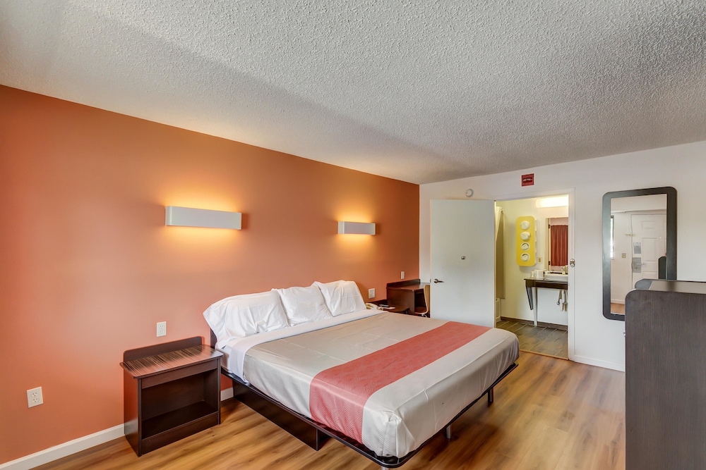 Motel 6 Berea, KY