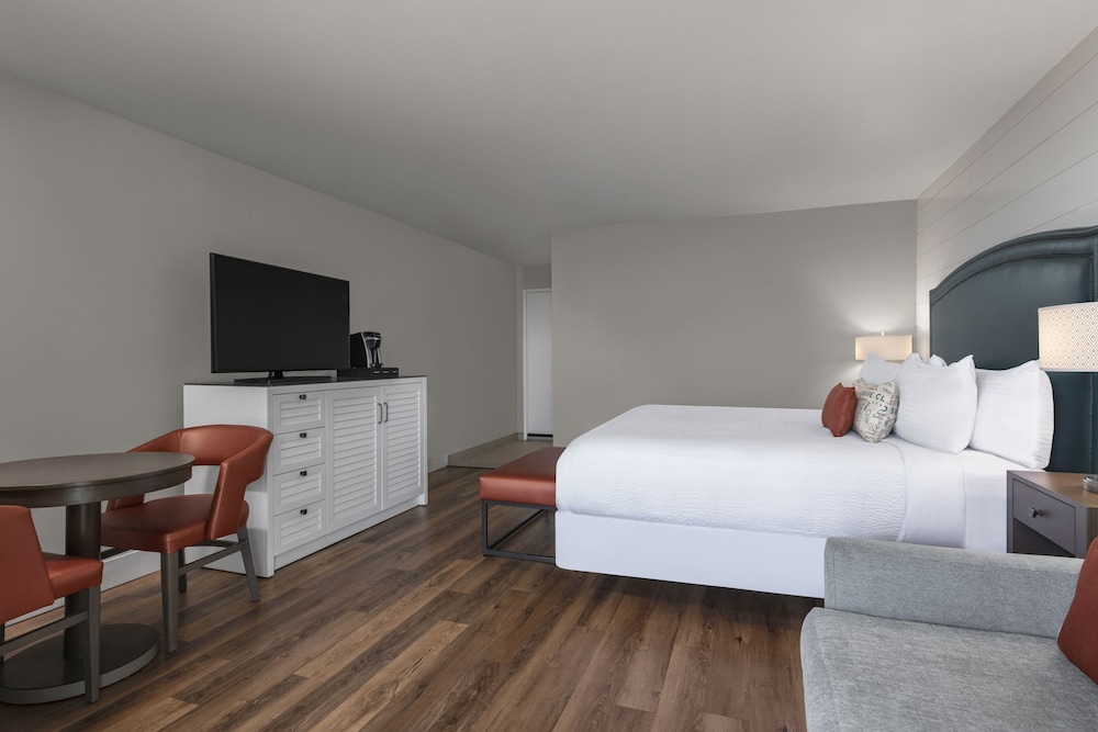 Shore Cliff Hotel