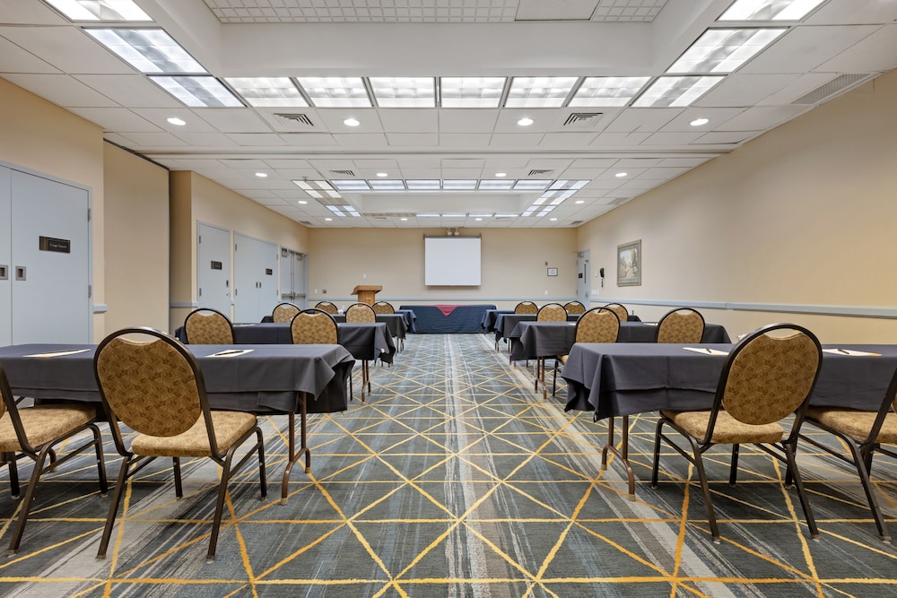The Lux Hotel & Conference Center, an Ascend Collection Hotel