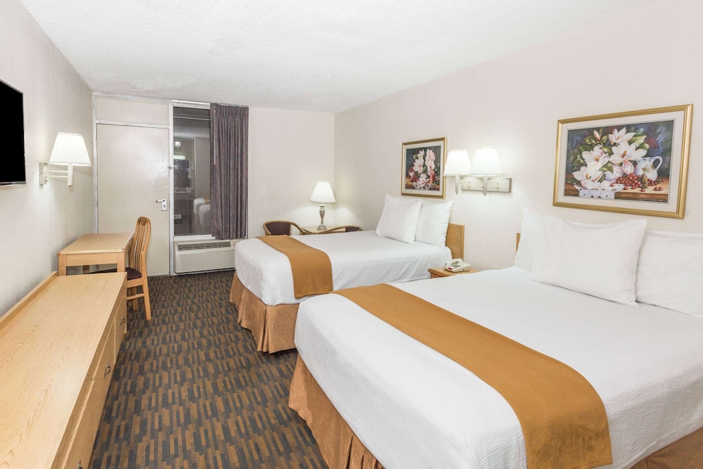 Days Inn by Wyndham Adel I-75