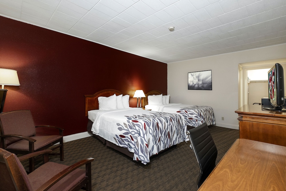 Red Roof Inn & Suites Hazleton
