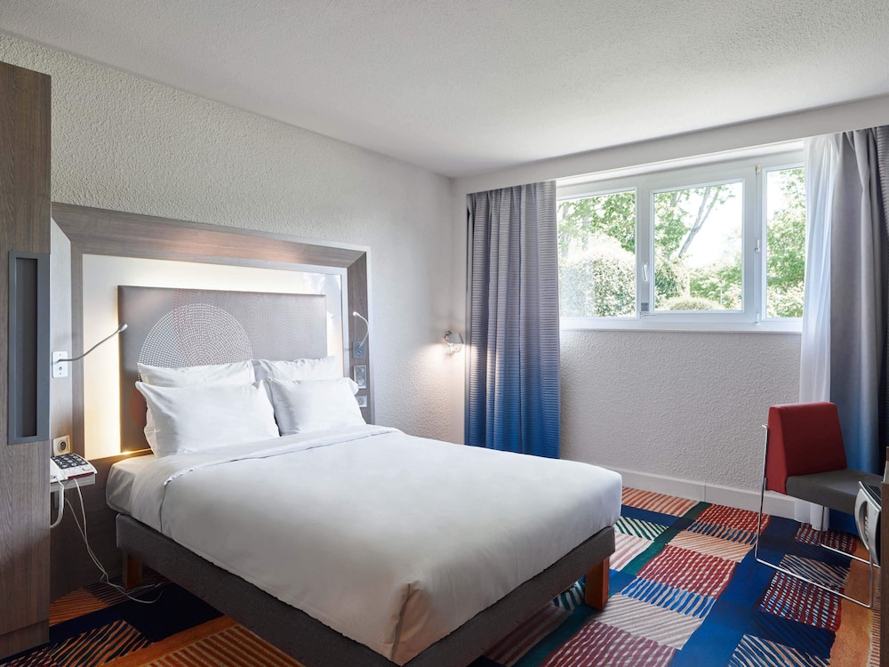 B&B HOTEL Cergy Port